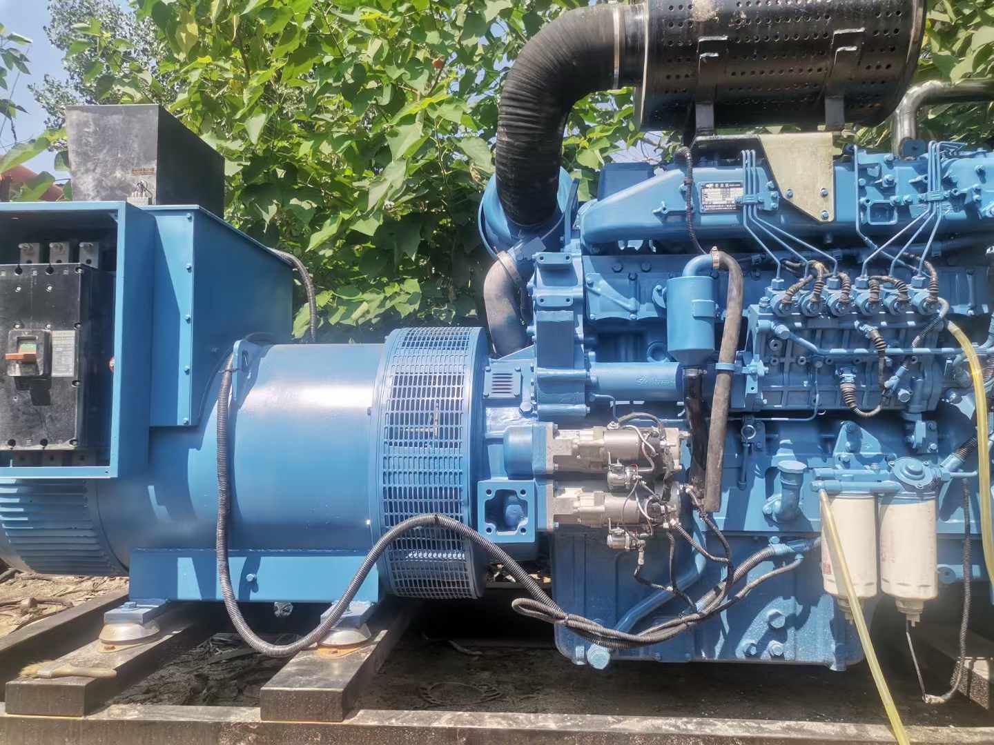 道真详细说明降低 800kW 柴油发电机输出电流波动的方法